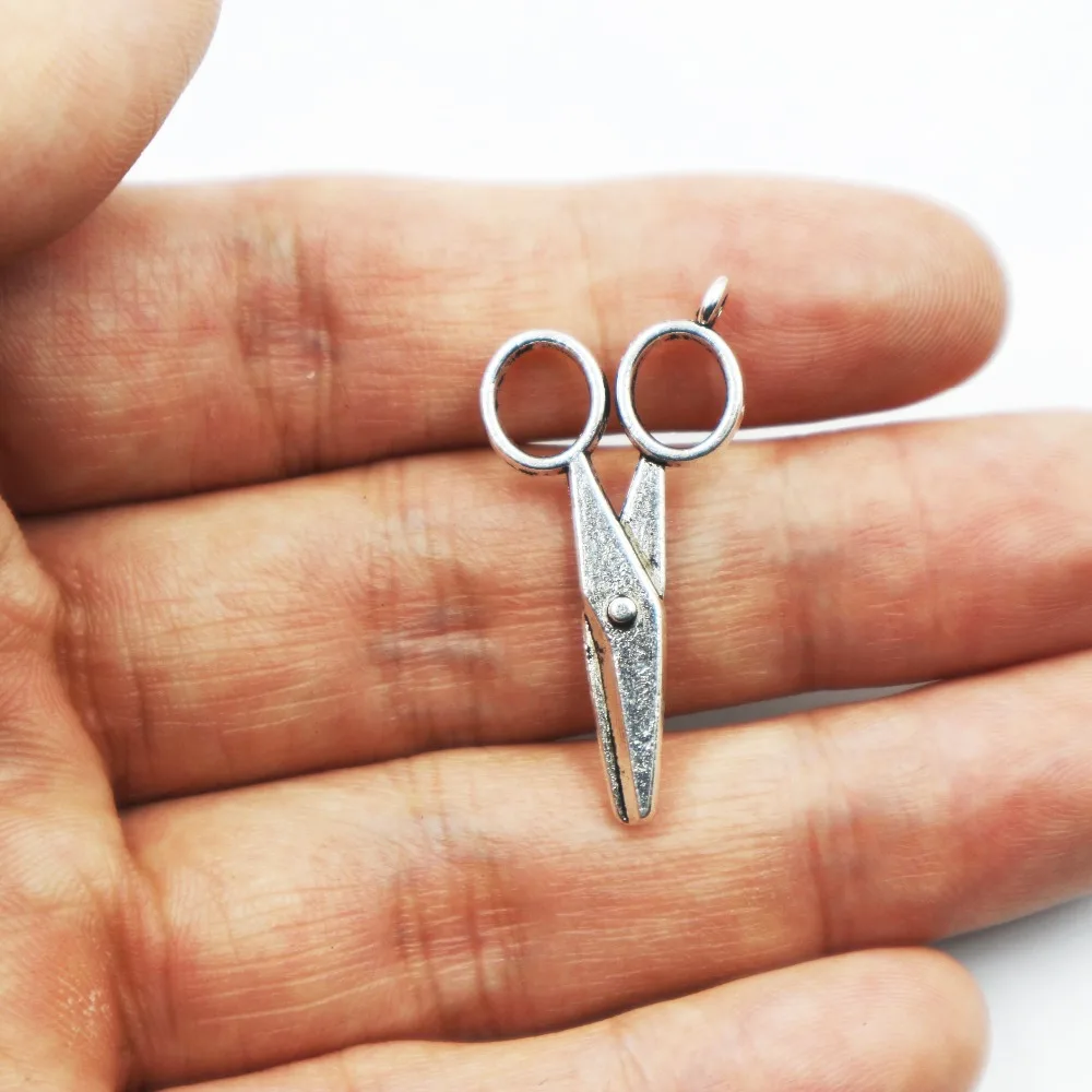 Hot sell 15pcs metal antique silver charms Scissors charms pendant for necklace jewelry findings
Hot sell 15pcs metal antique silver charms Scissors charms pendant for necklace jewelry findings