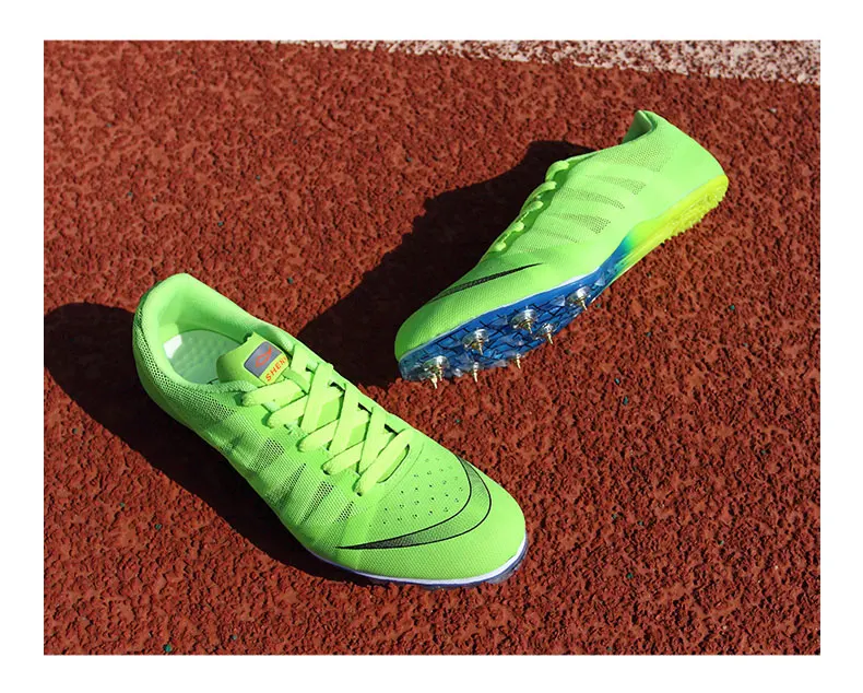 soccer shoes,