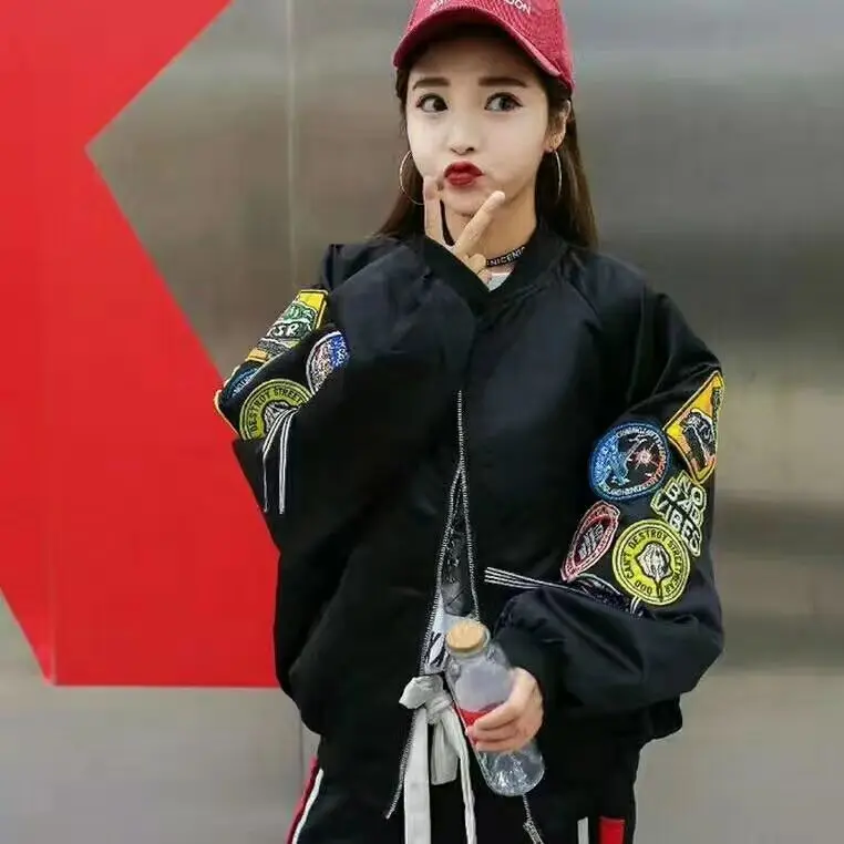 spring new European and American streamer patch jacket women, collar collar loose thin wild trend armband coat female
spring new European and American streamer patch jacket women, collar collar loose thin wild trend armband coat female