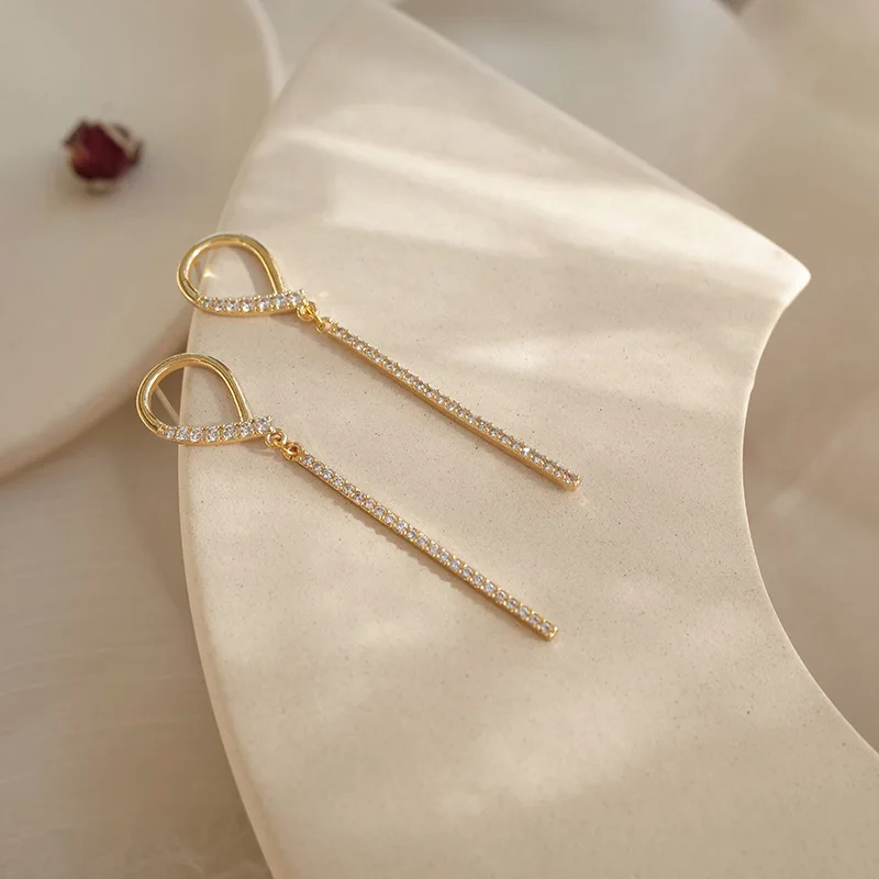 Korean New Fashion Temperament Long Pendant Earrings Summer Elegant Jewelry Women Wear Earrings
Korean New Fashion Temperament Long Pendant Earrings Summer Elegant Jewelry Women Wear Earrings