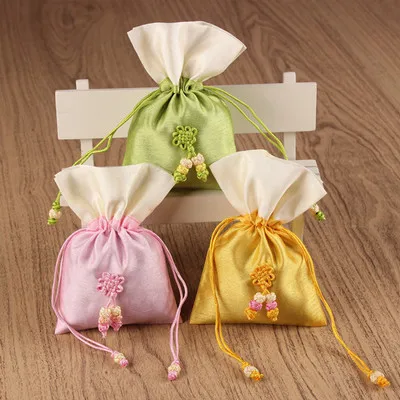 Chinese knot Jewelry Gift Pouches Latest Handmade Patchwork Drawstring Satin Fabric Trinket Tea Candy Packaging Bags
Chinese knot Jewelry Gift Pouches Latest Handmade Patchwork Drawstring Satin Fabric Trinket Tea Candy Packaging Bags