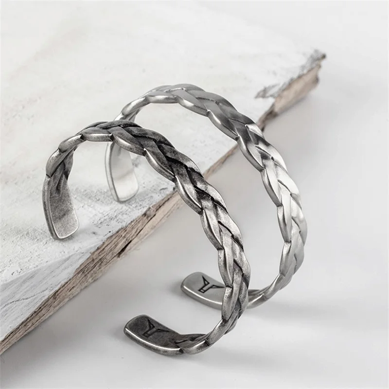 J.K New Fashion Titanium Steel Street Bracelet Men Jewelry Retro Twist 1314 Cuff Silver Bangles Bracelets For homme pulseiras
J.K New Fashion Titanium Steel Street Bracelet Men Jewelry Retro Twist 1314 Cuff Silver Bangles Bracelets For homme pulseiras