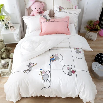 2019 mouse Embroidered Luxury Bedding Sets Queen King Size Bedclothes 100% Cotton Brand Duvet Cover Set
2019 mouse Embroidered Luxury Bedding Sets Queen King Size Bedclothes 100% Cotton Brand Duvet Cover Set