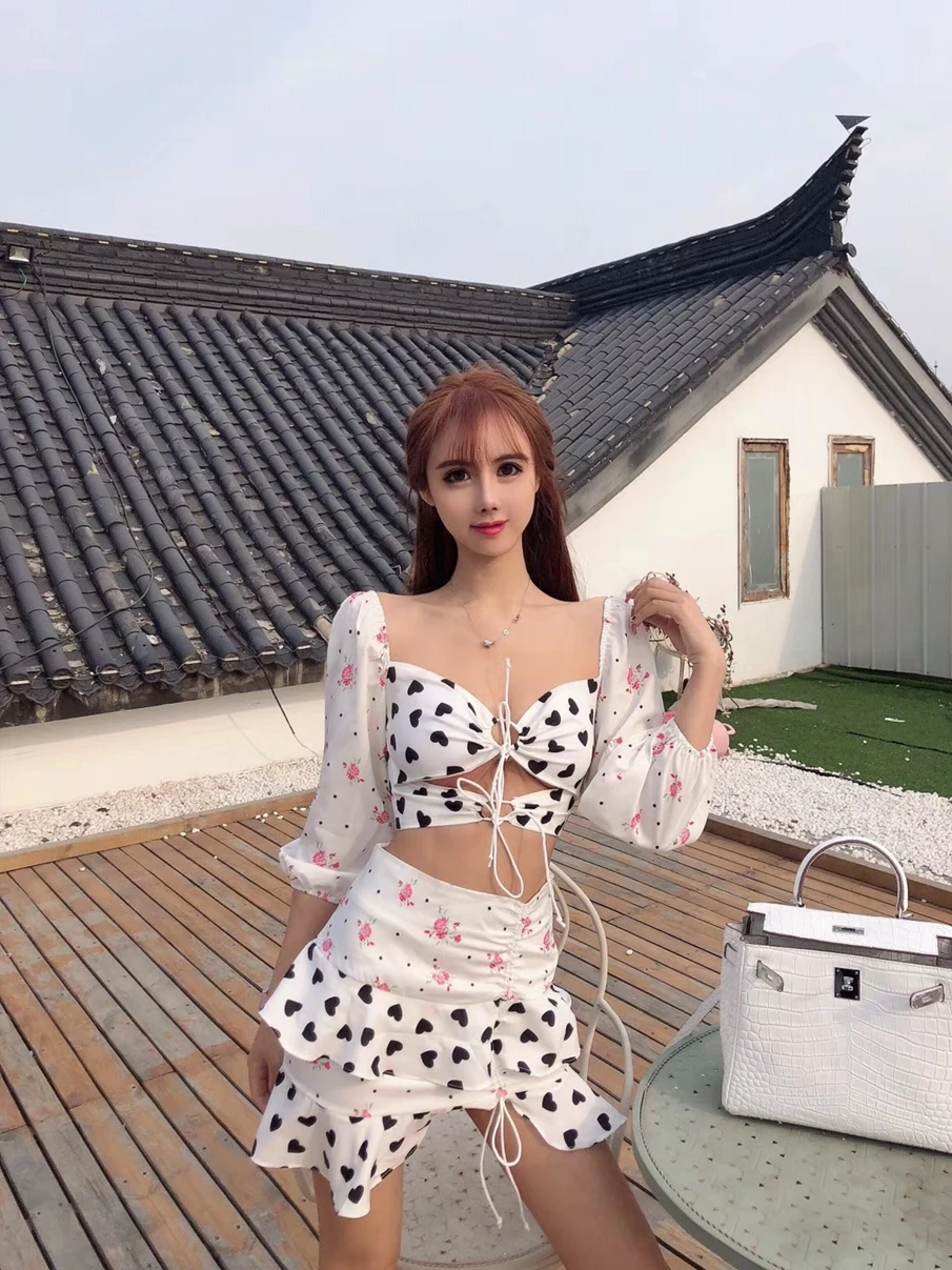 New 2019 For Love socialite amoi floral stitching holes draw string coat irregular skirt outfit
New 2019 For Love socialite amoi floral stitching holes draw string coat irregular skirt outfit