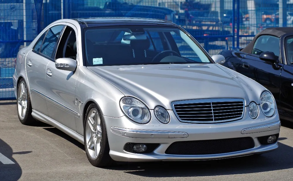 2004_Mercedes-Benz_E55_AMG_W211_Front