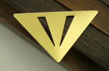 30 Raw Brass trigonum TrianglePendant No Hole (45 x 35 x35 mm) brs 3091V-01
30 Raw Brass trigonum TrianglePendant No Hole (45 x 35 x35 mm) brs 3091V-01