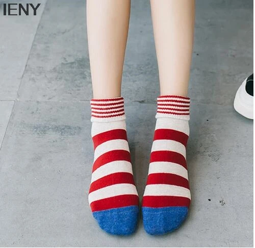 IENY New autumn and winter women's socks Candy-colored pinstripe cotton cuffed striped women's socks
IENY New autumn and winter women's socks Candy-colored pinstripe cotton cuffed striped women's socks