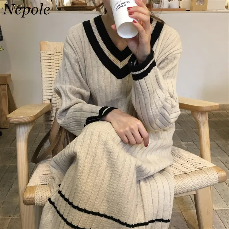 Neploe V-Neck Loose Women Long Sweater Knitted Casual Vintage Pullover 2019 Autumn Winter New Preppy Style Sueter Mujer 69436
Neploe V-Neck Loose Women Long Sweater Knitted Casual Vintage Pullover 2019 Autumn Winter New Preppy Style Sueter Mujer 69436