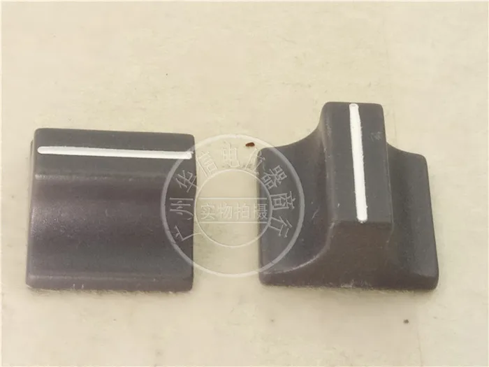 2pcs gray mixer potentiometer fader knob cap / CD fader cap / hole 4MM / width 18MM * high 11.5MM
2pcs gray mixer potentiometer fader knob cap / CD fader cap / hole 4MM / width 18MM * high 11.5MM
