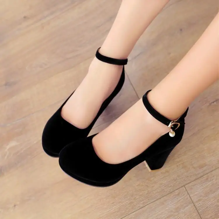 19ss Buckle round toe shallow frosted red wedding shoes new black high heel women thick heel
19ss Buckle round toe shallow frosted red wedding shoes new black high heel women thick heel