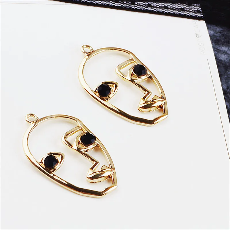 New Arrival 3pcs 27*42MM Hollow Out Gold Tone Human Face Pendant Charms with Rhinestone Paved Earring Necklace Keyring Charms
New Arrival 3pcs 27*42MM Hollow Out Gold Tone Human Face Pendant Charms with Rhinestone Paved Earring Necklace Keyring Charms