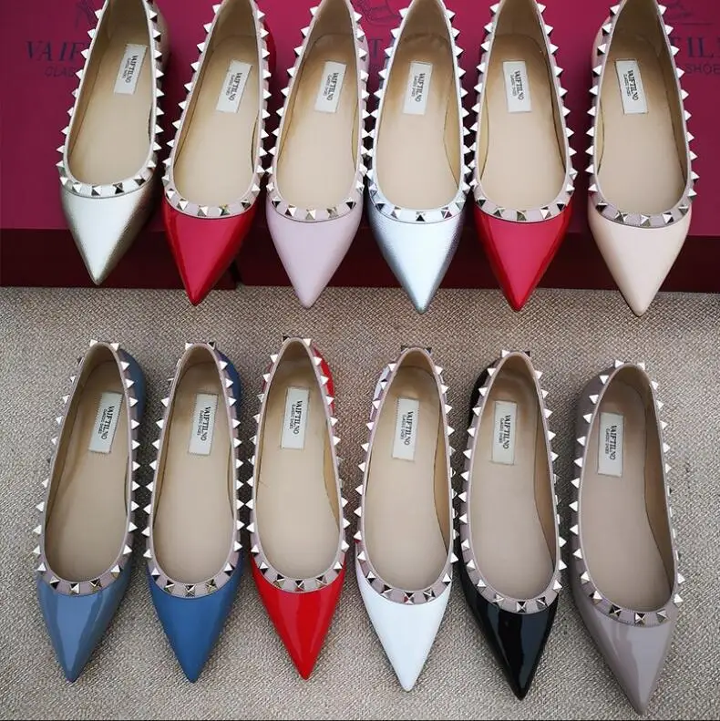 flat shoes classics v brand women flat sandal with rivets red wedding shoes pointed toe patent leather women shoes big size 43
flat shoes classics v brand women flat sandal with rivets red wedding shoes pointed toe patent leather women shoes big size 43