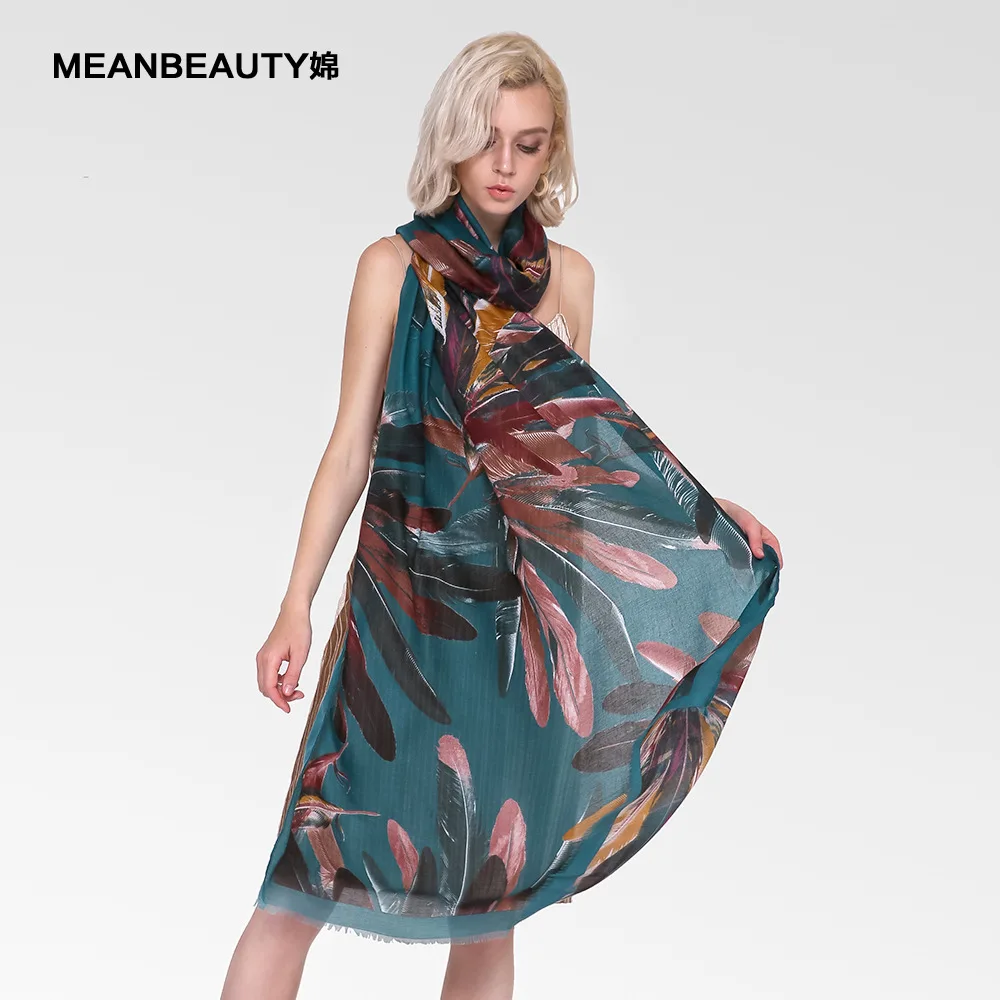 Lady's scarf with satin feather fan pattern in autumn and winter,New Printed Heating Oil Painting Scarf in Stock in 2019
Lady's scarf with satin feather fan pattern in autumn and winter,New Printed Heating Oil Painting Scarf in Stock in 2019