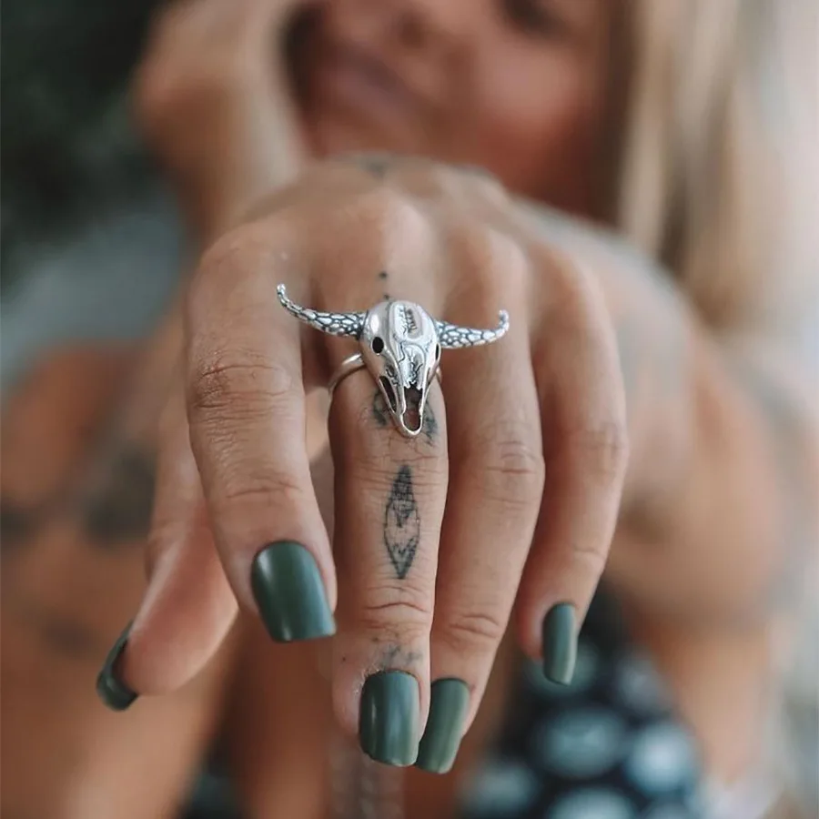 Punk Personality Women Fashion Retro Carved Silver Cow Head Ring Bohemian Charm Jewelry Accessories
Punk Personality Women Fashion Retro Carved Silver Cow Head Ring Bohemian Charm Jewelry Accessories