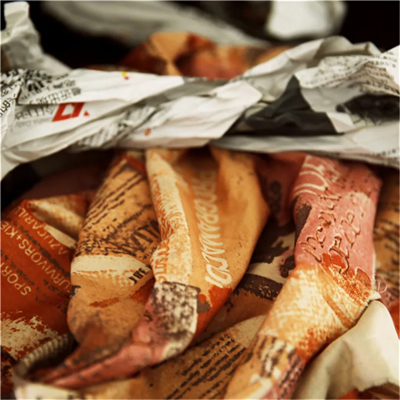 50cm*155cm/piece (limited) British copy of old newspaper down jacket cloth designer fabric material thin
50cm*155cm/piece (limited) British copy of old newspaper down jacket cloth designer fabric material thin