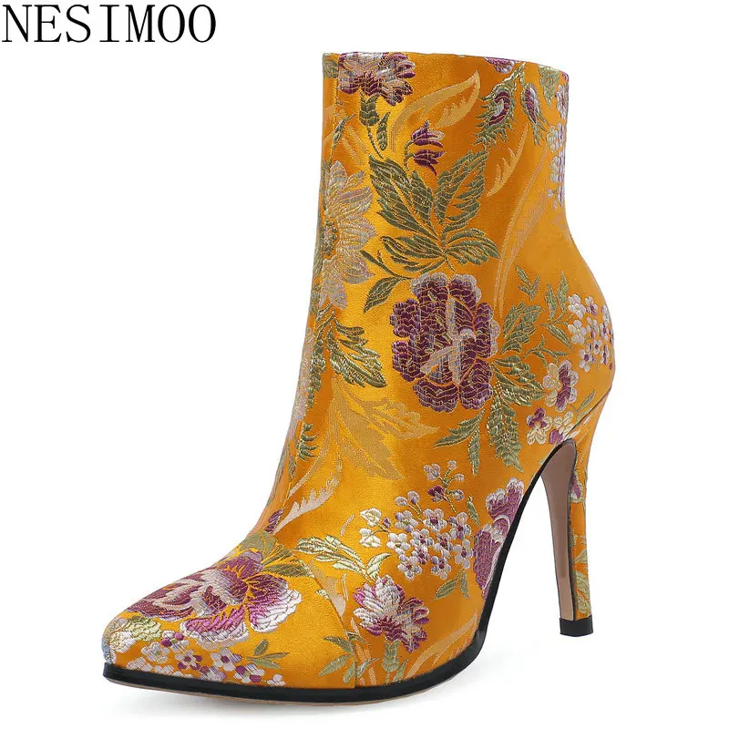 NESIMOO 2019 Fashion Women Ankle Boots Zipper Thin High Heel Zipper Winter National Style Fashion Retro Ladies Shoes Size 34-39
NESIMOO 2019 Fashion Women Ankle Boots Zipper Thin High Heel Zipper Winter National Style Fashion Retro Ladies Shoes Size 34-39