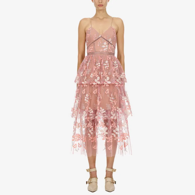 BLLOCUE High Quality 2019 Spring Designer Runway Dress Women Sexy Sling Mesh Embroidery Stitching Layer Cake Long Dress
BLLOCUE High Quality 2019 Spring Designer Runway Dress Women Sexy Sling Mesh Embroidery Stitching Layer Cake Long Dress