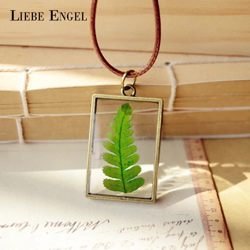 LIEBE ENGEL Rock Fern Specimen Necklace Dried Flower Pendant Necklace Vintage Bronze Sweater Chain Lovely Jewelry for Women
LIEBE ENGEL Rock Fern Specimen Necklace Dried Flower Pendant Necklace Vintage Bronze Sweater Chain Lovely Jewelry for Women