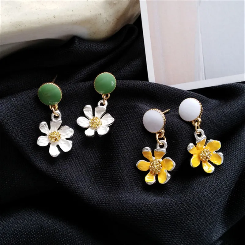 Flowers stud earrings Classic Creative metal contracted flower shapes stud earrings personality lady stud earrings fro women
Flowers stud earrings Classic Creative metal contracted flower shapes stud earrings personality lady stud earrings fro women