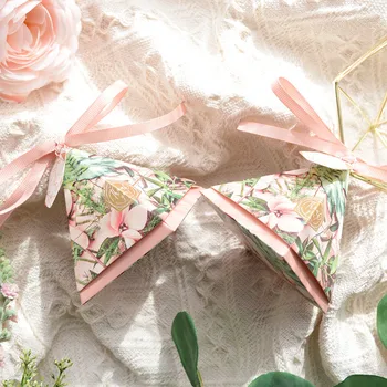 50pcs New Europe Triangular Pyramid Style Candy Dragee Box Wedding Party Supplies Paper Flower Gift Boxes with Ribbon Packaging
50pcs New Europe Triangular Pyramid Style Candy Dragee Box Wedding Party Supplies Paper Flower Gift Boxes with Ribbon Packaging