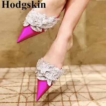 Luxury Street Fashion Glitter Rhinestone Slippers Women Pointed Toes Flats Outdoor Slides Bling Crystal Beach Dress Sandals
Luxury Street Fashion Glitter Rhinestone Slippers Women Pointed Toes Flats Outdoor Slides Bling Crystal Beach Dress Sandals