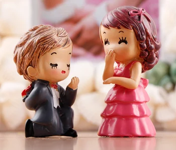 2pcs/set Bride Groom Couple Figurines Miniatures Fairy Garden Gnome Moss Terrariums Resin Crafts Wedding Decoration
2pcs/set Bride Groom Couple Figurines Miniatures Fairy Garden Gnome Moss Terrariums Resin Crafts Wedding Decoration