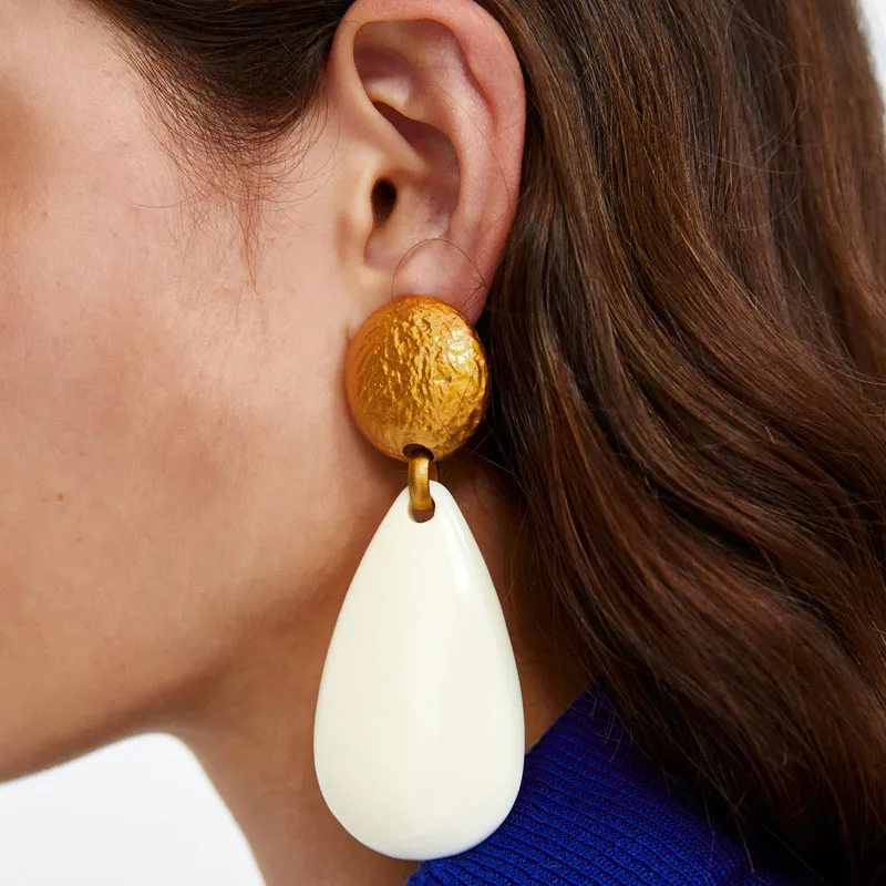 Dvacaman Fashion Bohemian Style Summer Water Drop Earrings Metal Gold White Pendant ZA Jewelry Earrings for Wedding Gift
Dvacaman Fashion Bohemian Style Summer Water Drop Earrings Metal Gold White Pendant ZA Jewelry Earrings for Wedding Gift
