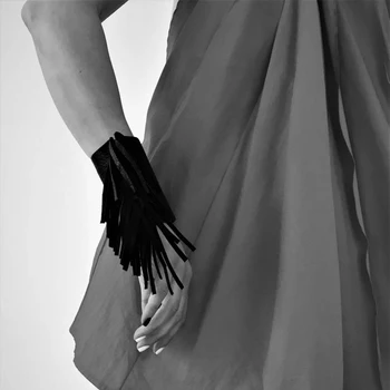 YD&YDBZ New Black Leather Bracelet Women Tassel Jewelry Designer Punk Style Party Accessories Birthday Bracelets Can Wholesale
YD&YDBZ New Black Leather Bracelet Women Tassel Jewelry Designer Punk Style Party Accessories Birthday Bracelets Can Wholesale