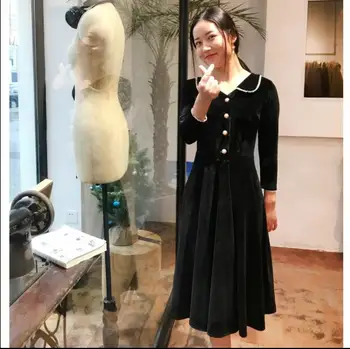 Vintage Black Velvet Midi Dress Hepburn Elegant Long Sleeve Button Solid Party Dresses Robe Femme
Vintage Black Velvet Midi Dress Hepburn Elegant Long Sleeve Button Solid Party Dresses Robe Femme