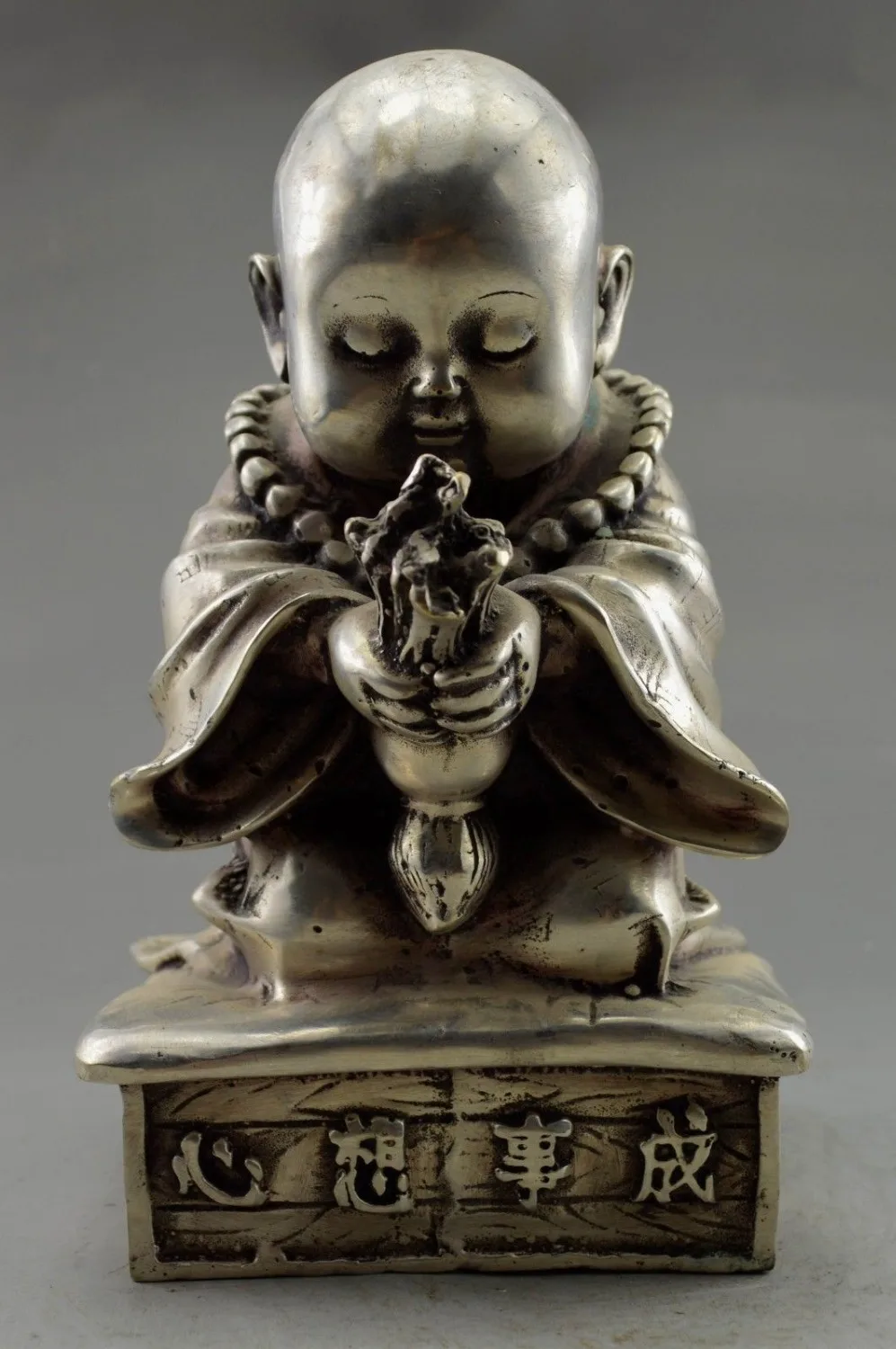 Collectible Decorated Old Tibet Silver Carved Monk Fumigating Prayer Seal Statue
Collectible Decorated Old Tibet Silver Carved Monk Fumigating Prayer Seal Statue