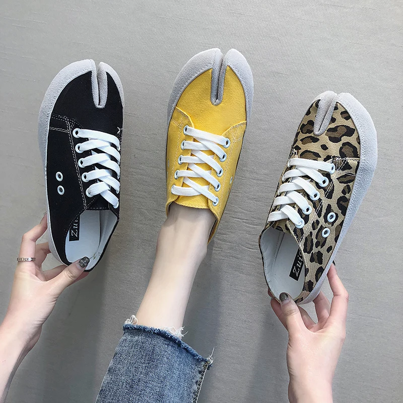 patchwork canvas flock close toe split toe slippers summer women leopard flats cross tied tabi ninja shoes cozy slip on slides
patchwork canvas flock close toe split toe slippers summer women leopard flats cross tied tabi ninja shoes cozy slip on slides