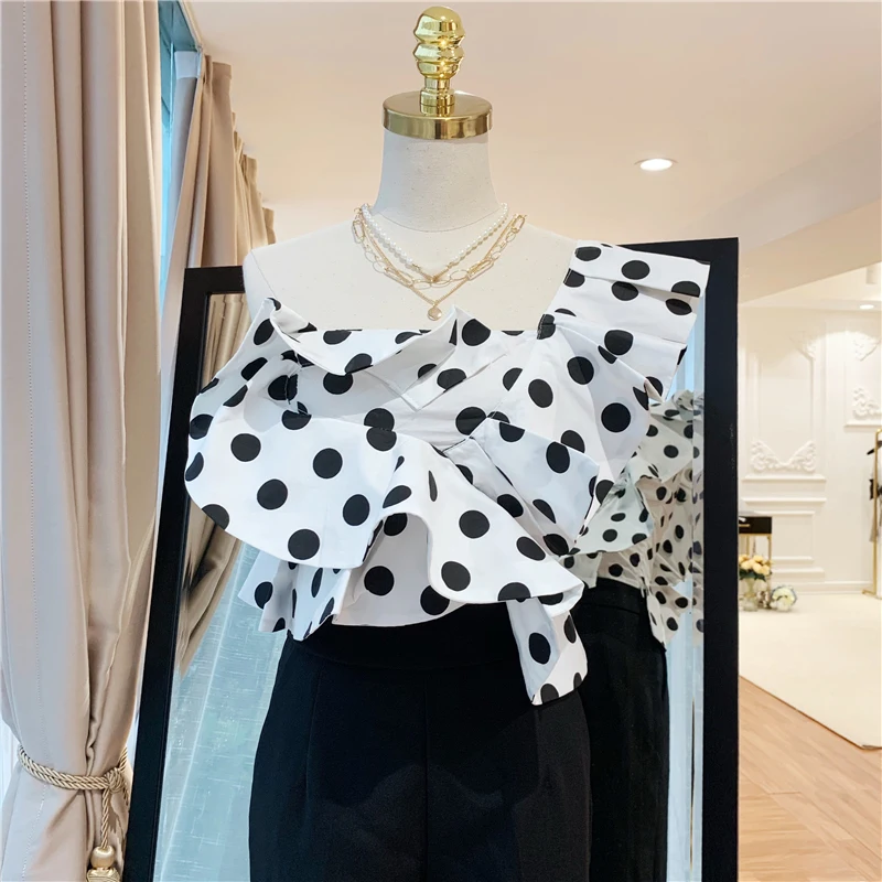 HIGH QUALITY Newest Fashion Summer 2019 Runway Designer Shirt Women's Dot Print Ruffle Asymmetrical Blouse Top
HIGH QUALITY Newest Fashion Summer 2019 Runway Designer Shirt Women's Dot Print Ruffle Asymmetrical Blouse Top