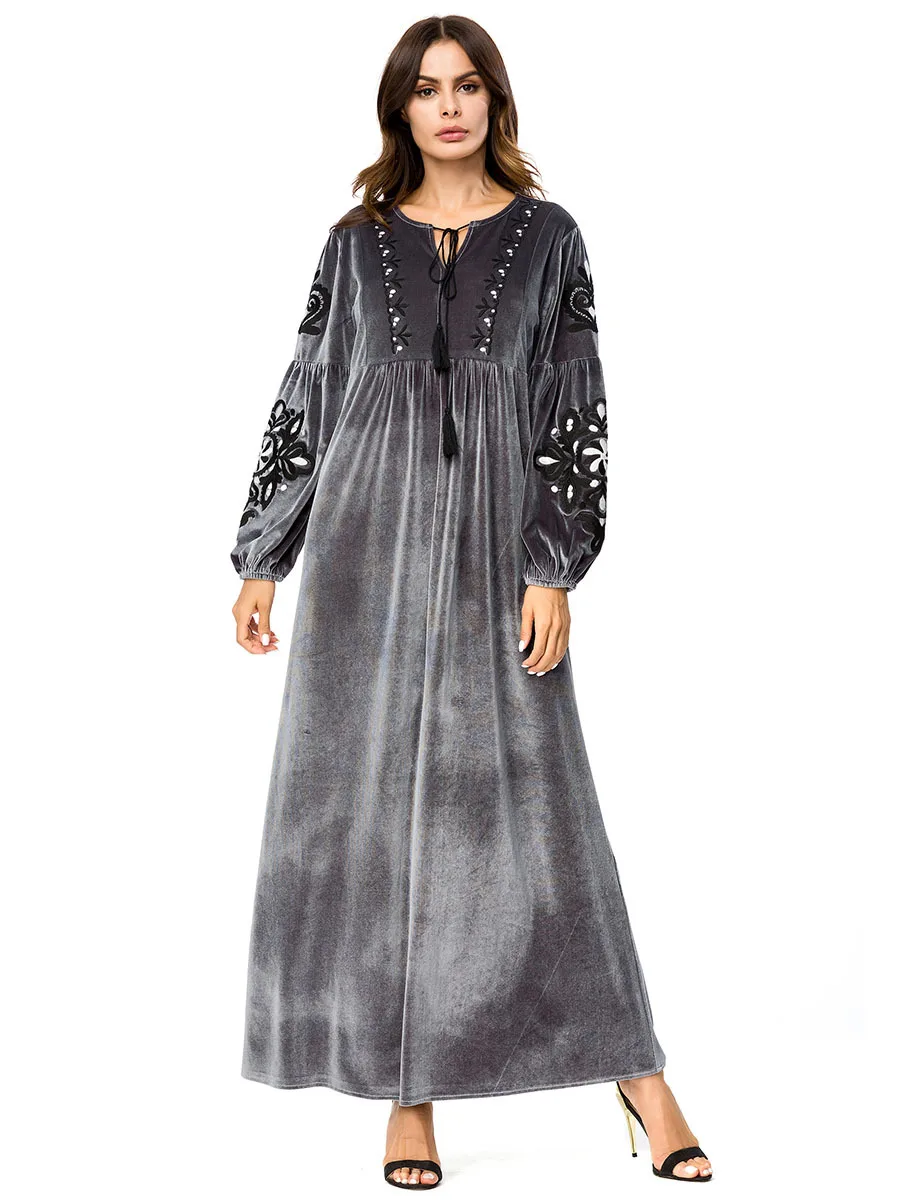 Muslim women long sleeves velvet embroidery Dubai Dress maxi abaya jalabiya islamic women clothing robe kaftan Moroccan 7231
Muslim women long sleeves velvet embroidery Dubai Dress maxi abaya jalabiya islamic women clothing robe kaftan Moroccan 7231