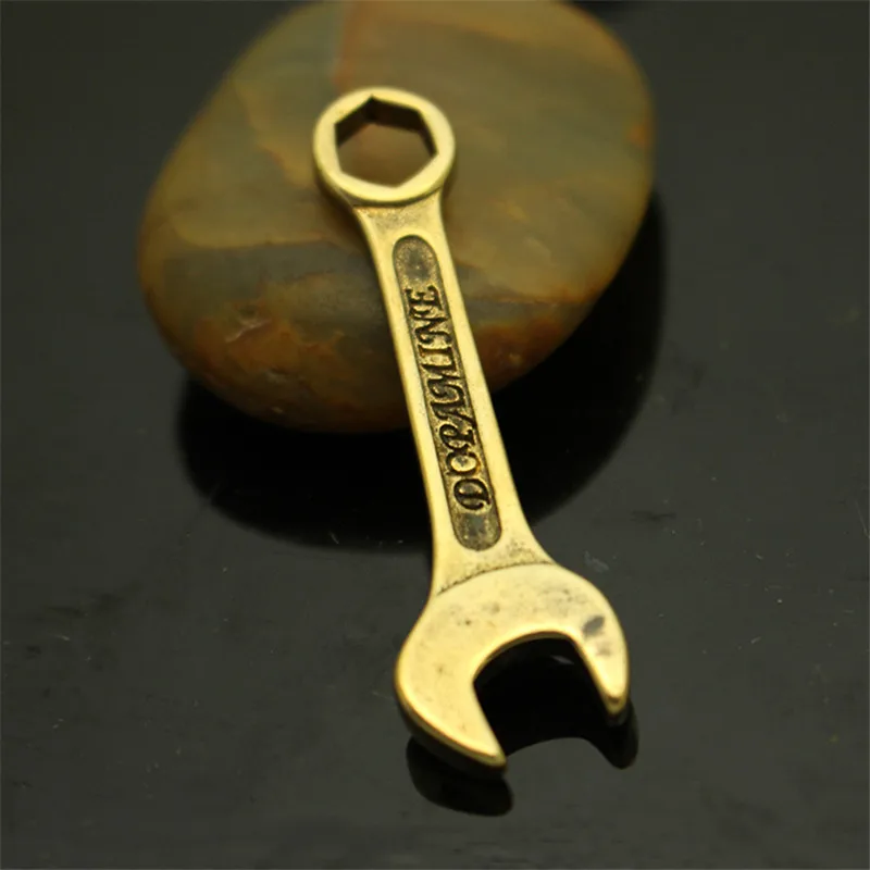 1pcs EDC Outdoor Pocket Tool Copper Wrench Pendant Brass Wrench Keychain Pendant DIY Luggage Leather Accessories
1pcs EDC Outdoor Pocket Tool Copper Wrench Pendant Brass Wrench Keychain Pendant DIY Luggage Leather Accessories