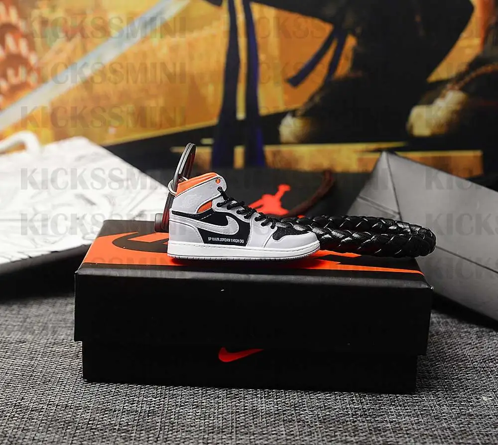 DIY Jordan Retro OG Air Jordan 1 "Grey White Pink" black lace 3D Sneaker Keychain Bag Box Pendant Couple doll accessory
DIY Jordan Retro OG Air Jordan 1 "Grey White Pink" black lace 3D Sneaker Keychain Bag Box Pendant Couple doll accessory