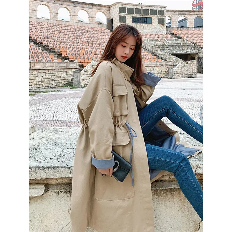 Stand Collar Windbreaker Female Denim Patchwork Drawstring Waist Pocket Long Coat 2019 Spring Autumn New Loose Outerwears f1153
Stand Collar Windbreaker Female Denim Patchwork Drawstring Waist Pocket Long Coat 2019 Spring Autumn New Loose Outerwears f1153