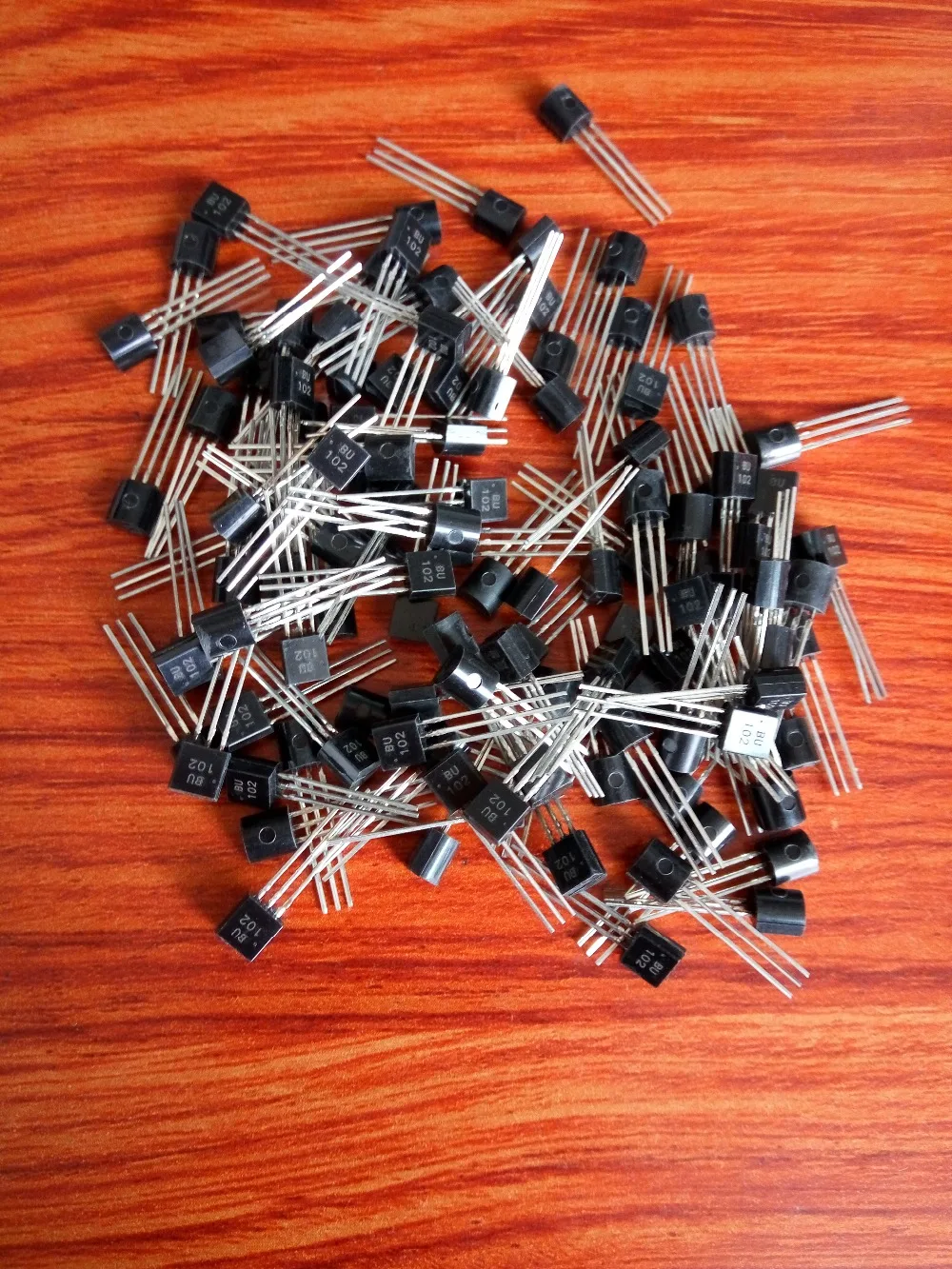 100% original authentic BU102 Silicon NPN Power Transistors TO-92 400V/1.2A AliExpress Standard Shipping
100% original authentic BU102 Silicon NPN Power Transistors TO-92 400V/1.2A AliExpress Standard Shipping