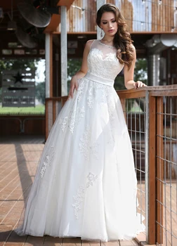 Trajes de novia wedding gown tulle scalloped court train appliques A-line Wedding Dress 2017 NO.940
Trajes de novia wedding gown tulle scalloped court train appliques A-line Wedding Dress 2017 NO.940