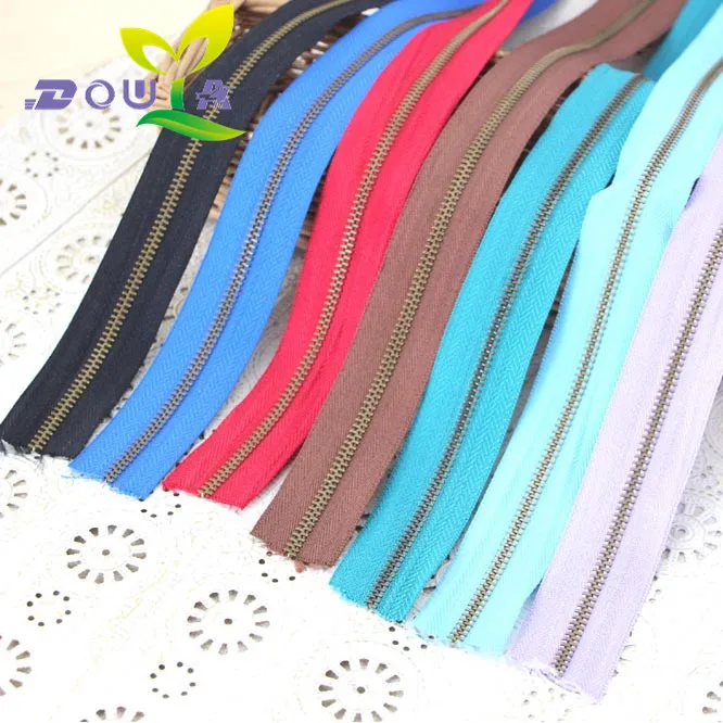 3# metal teeth, zip zip, bronze teeth, gold teeth, optional one yard, 90CM pull head, another hand cloth, DIY use
3# metal teeth, zip zip, bronze teeth, gold teeth, optional one yard, 90CM pull head, another hand cloth, DIY use