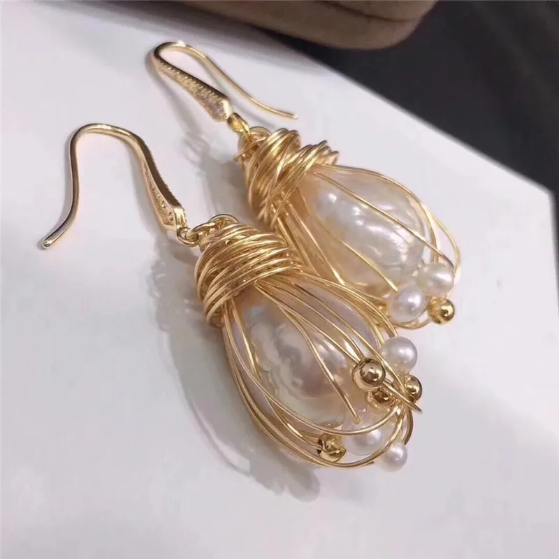 Natural AAA sweater aurora 11-12MM HUGE baroque pearl earrings GOLD Gold hooks creamy earbob dangler teardrop for women
Natural AAA sweater aurora 11-12MM HUGE baroque pearl earrings GOLD Gold hooks creamy earbob dangler teardrop for women