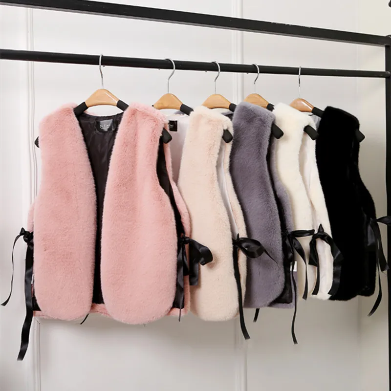 MUMUZI 2017 Fur sleeveless coat female faux fox fur waistcoat bowknot side winter fur vest short design fashion jacket
MUMUZI 2017 Fur sleeveless coat female faux fox fur waistcoat bowknot side winter fur vest short design fashion jacket