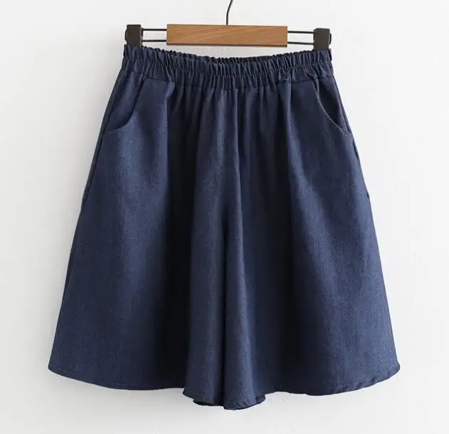 2020 new fashion women's denim shorts Summer popular loose versatile student high waist wide leg shorts
2020 new fashion women's denim shorts Summer popular loose versatile student high waist wide leg shorts