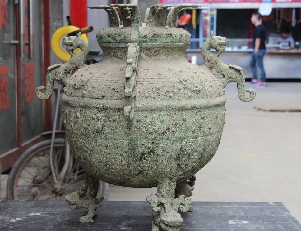 China Dynasty Bronze Palace Wild Beast Pattern Incense Burner Censer Ding Tripod
China Dynasty Bronze Palace Wild Beast Pattern Incense Burner Censer Ding Tripod