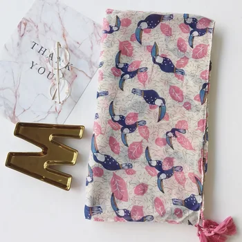 High Quality plain print pink birds tassels scarf/scarves shawls women Muslim hijab foulard silks bandana pashmina echarpe wraps
High Quality plain print pink birds tassels scarf/scarves shawls women Muslim hijab foulard silks bandana pashmina echarpe wraps