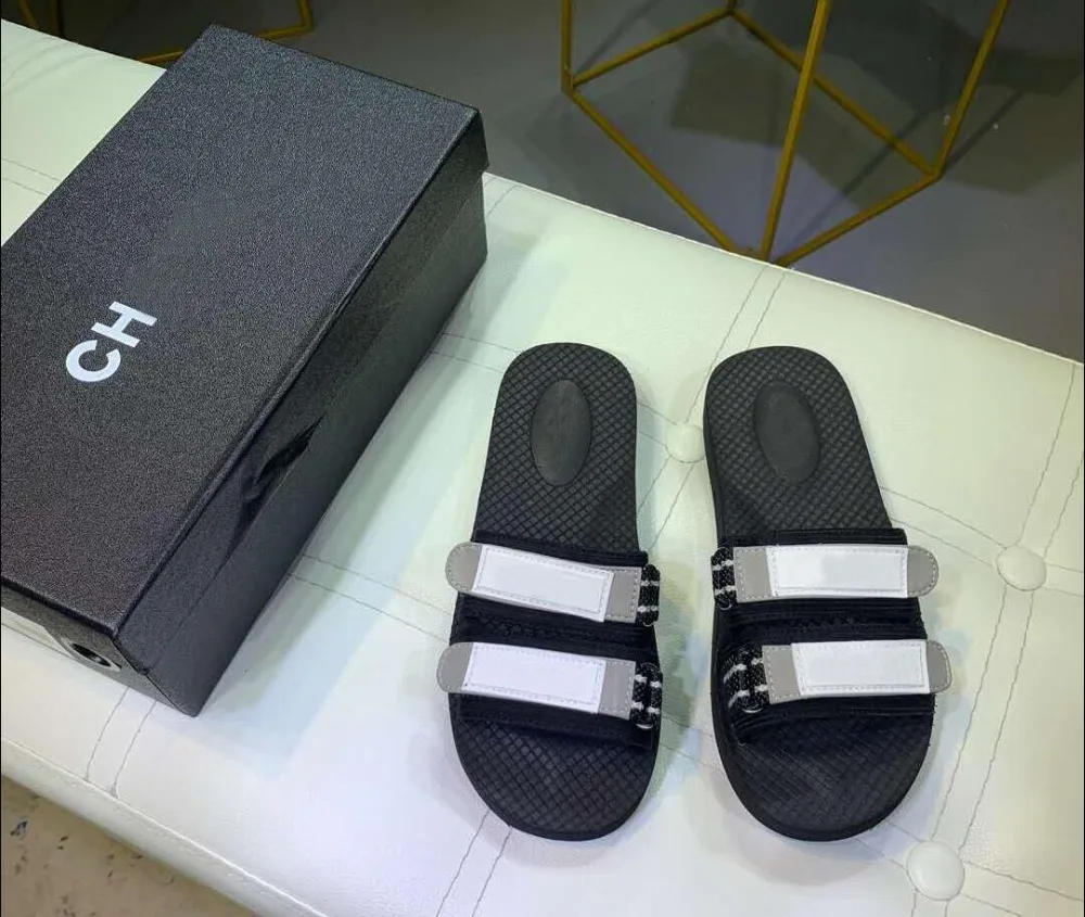 Brand fashion women's shoes 2019 summer new letter slippers lightweight beach slippers ladies shoes
Brand fashion women's shoes 2019 summer new letter slippers lightweight beach slippers ladies shoes
