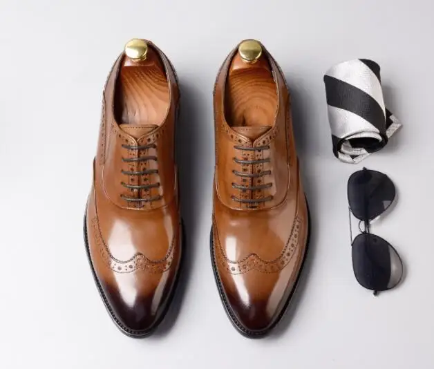 Autumn Men Bullock carved dress formal shoes lace-up oxford Genuine leather office Business shoes men size 38-46
Autumn Men Bullock carved dress formal shoes lace-up oxford Genuine leather office Business shoes men size 38-46