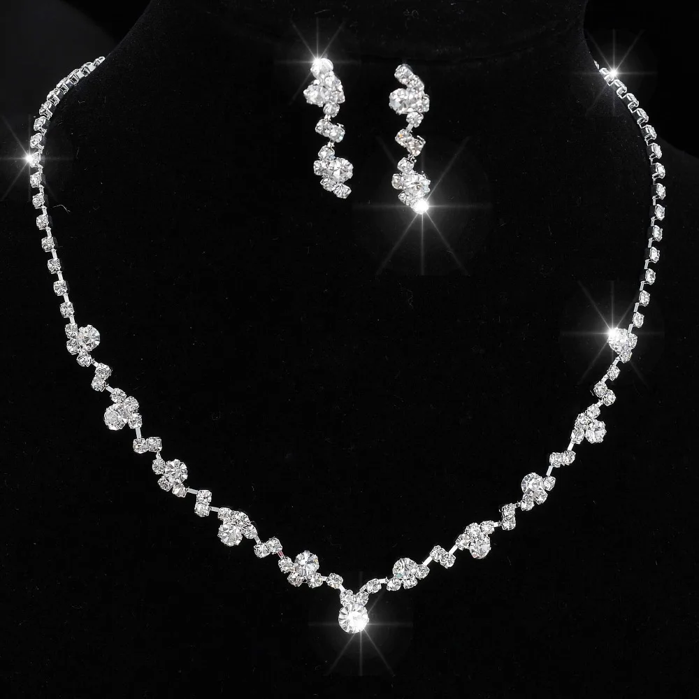 Womens Wedding Sparkling V Shaped Rhinestone Crystal Necklace Earrings Set Charm Bridesmaid Bridal Jewelry Set Silver Plating
Womens Wedding Sparkling V Shaped Rhinestone Crystal Necklace Earrings Set Charm Bridesmaid Bridal Jewelry Set Silver Plating