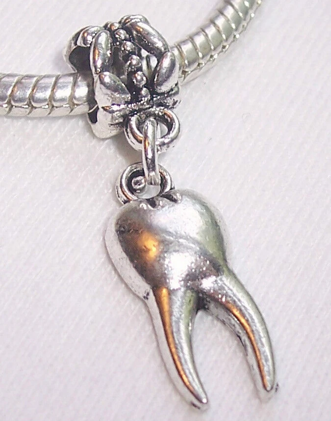 Hot 20pcs/Lot Ancient Silver Dental Tooth Charm Pendant For Bracelet&Necklace Women's Jewelry Accessories Holiday Gift A522
Hot 20pcs/Lot Ancient Silver Dental Tooth Charm Pendant For Bracelet&Necklace Women's Jewelry Accessories Holiday Gift A522