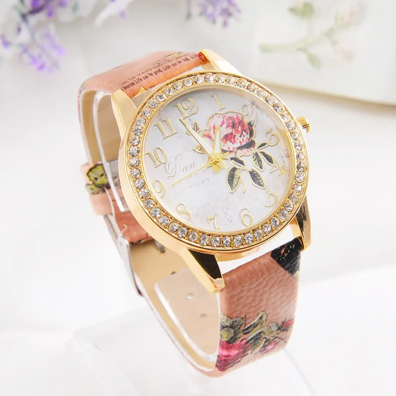 Explosion New Simple And Stylish Women Watch Luxurious Fiower Dial Convex Mirror Leather Strap Watch Reloj Mujer
Explosion New Simple And Stylish Women Watch Luxurious Fiower Dial Convex Mirror Leather Strap Watch Reloj Mujer