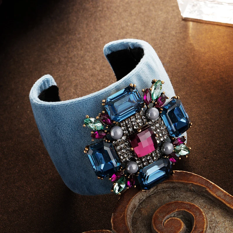 Baroque Charm Vintage Metal Cuff Bracelets For Women Insect Crystal Rhinestone Open Wide Cuff Bracelets Bangles Wedding Jewelry
Baroque Charm Vintage Metal Cuff Bracelets For Women Insect Crystal Rhinestone Open Wide Cuff Bracelets Bangles Wedding Jewelry